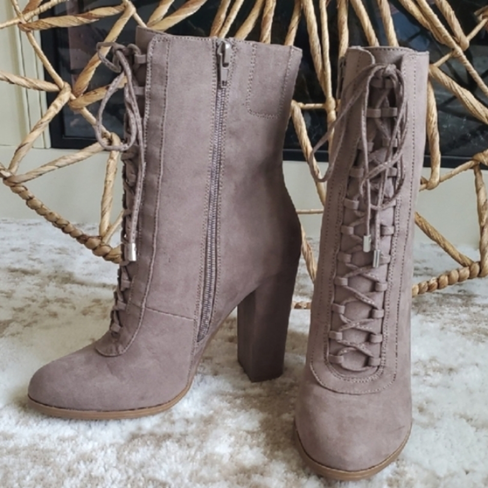 CARLOS Elegant Taupe Lace-Up Boots